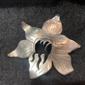 VTG MODERNIST SILVER TONE/PEWTER? ORCHID BROOCH